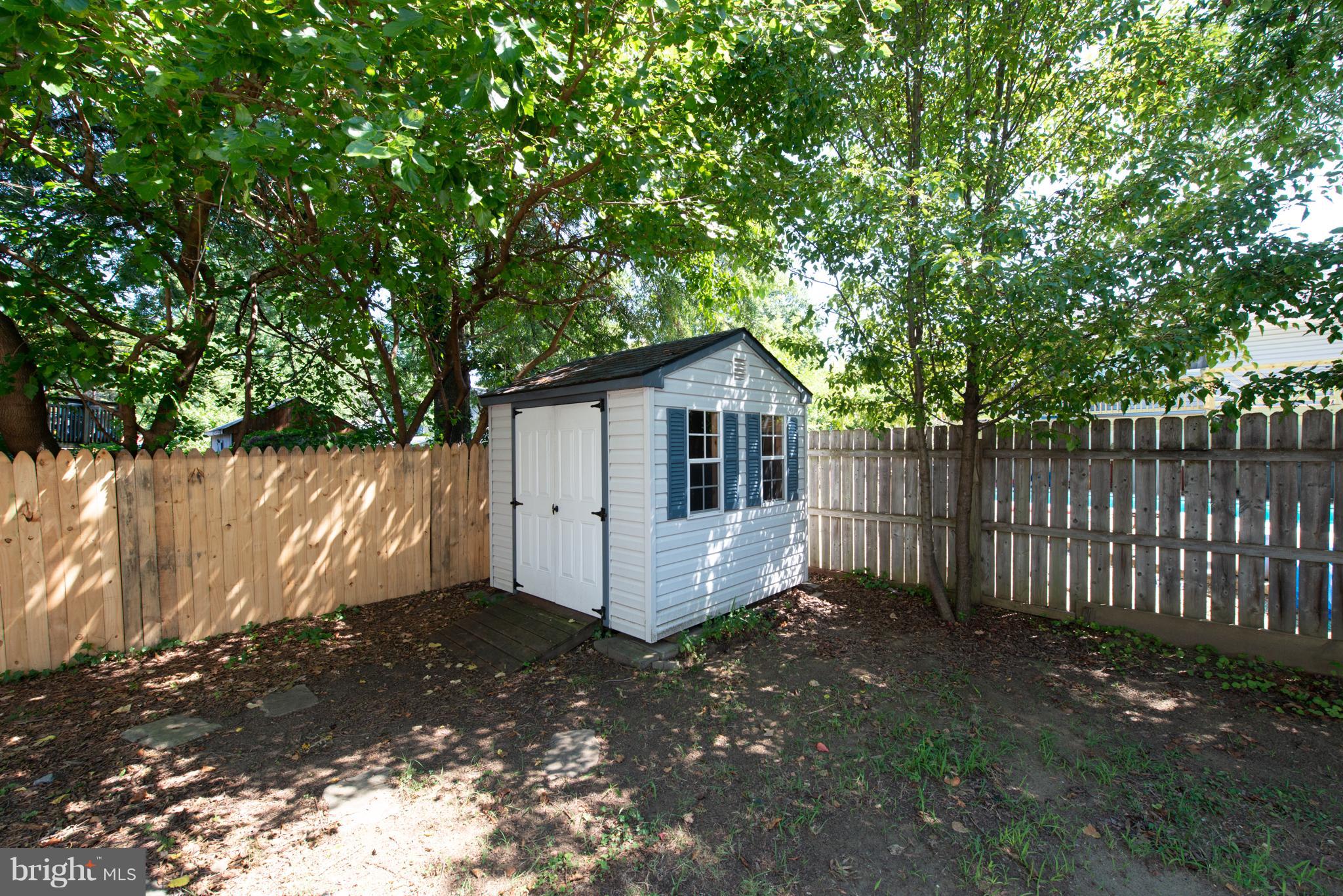 WOODLAND BEACH - Residential