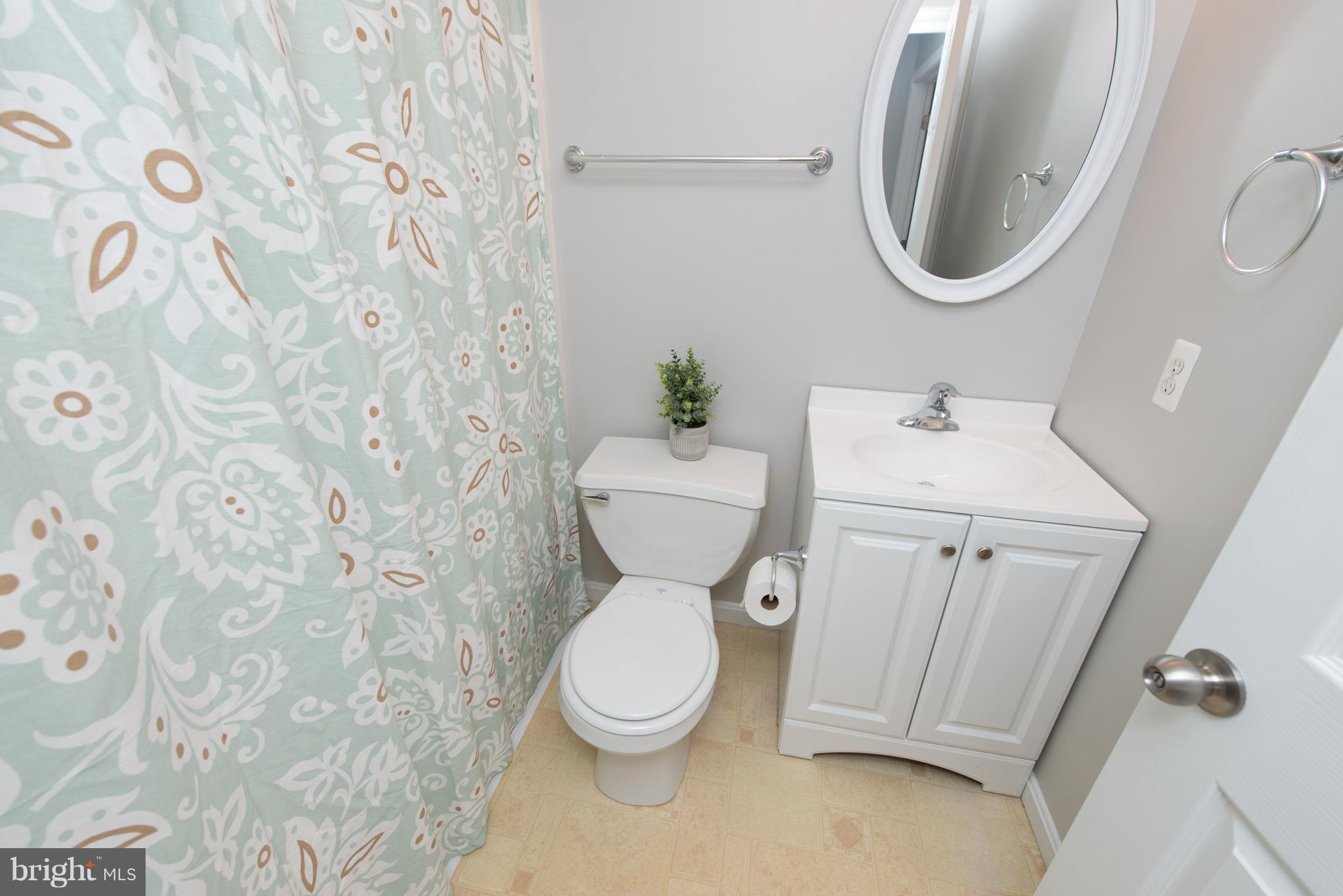 WOODLAND BEACH - Residential