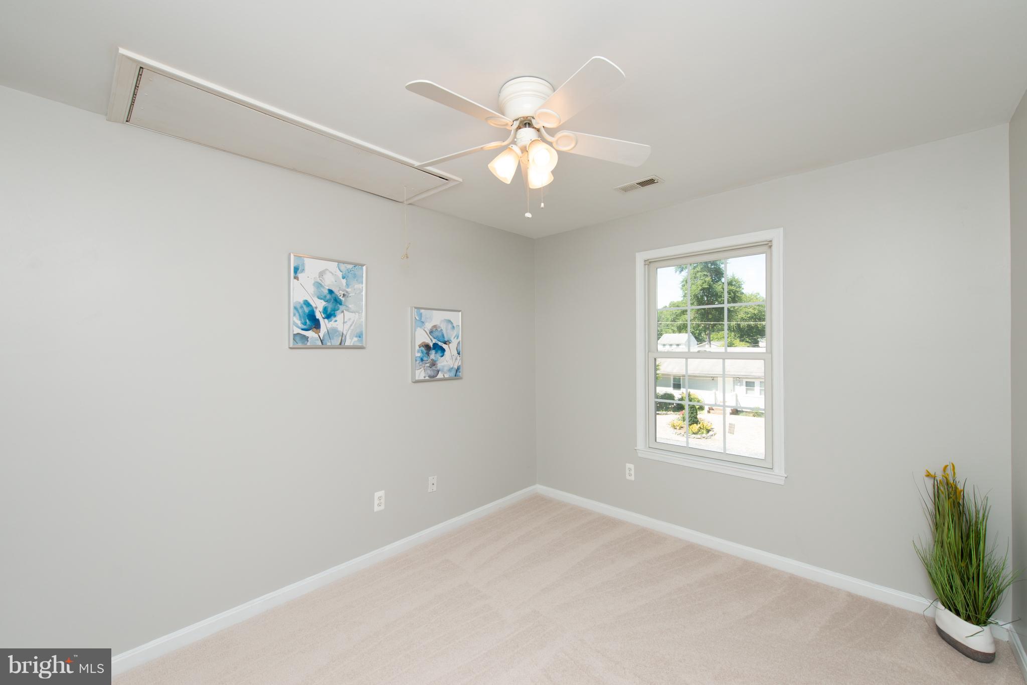 WOODLAND BEACH - Residential