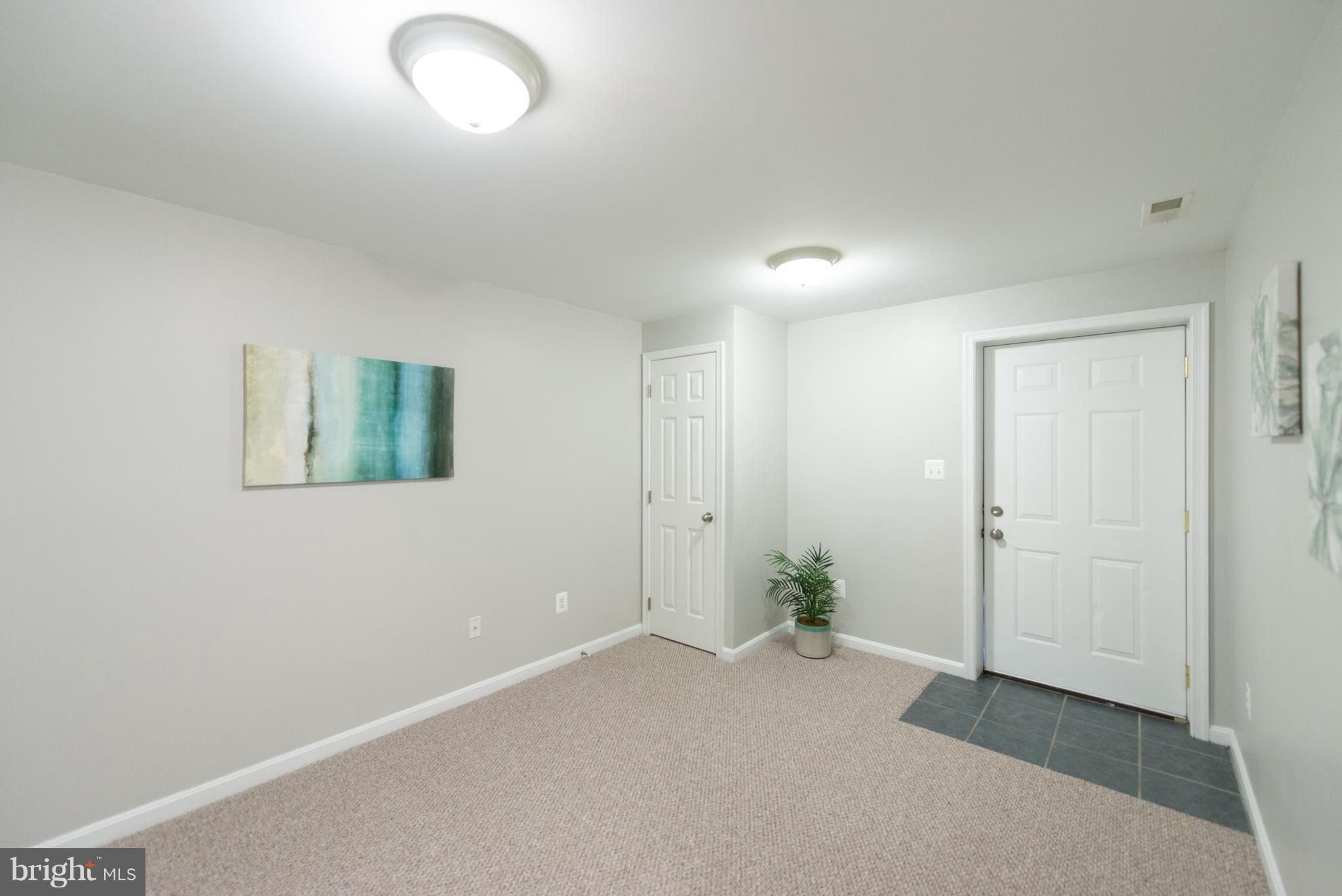 WOODLAND BEACH - Residential