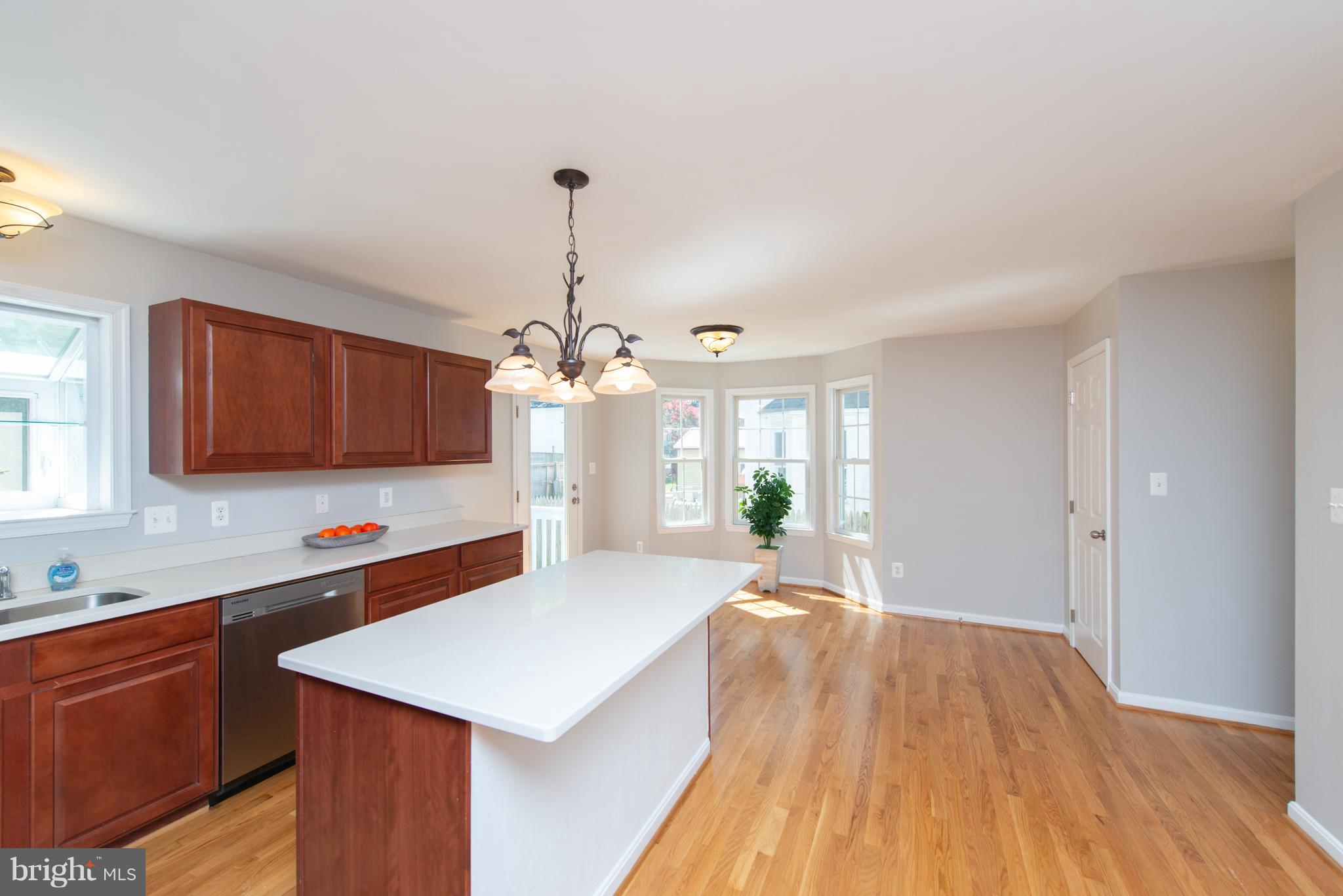 WOODLAND BEACH - Residential