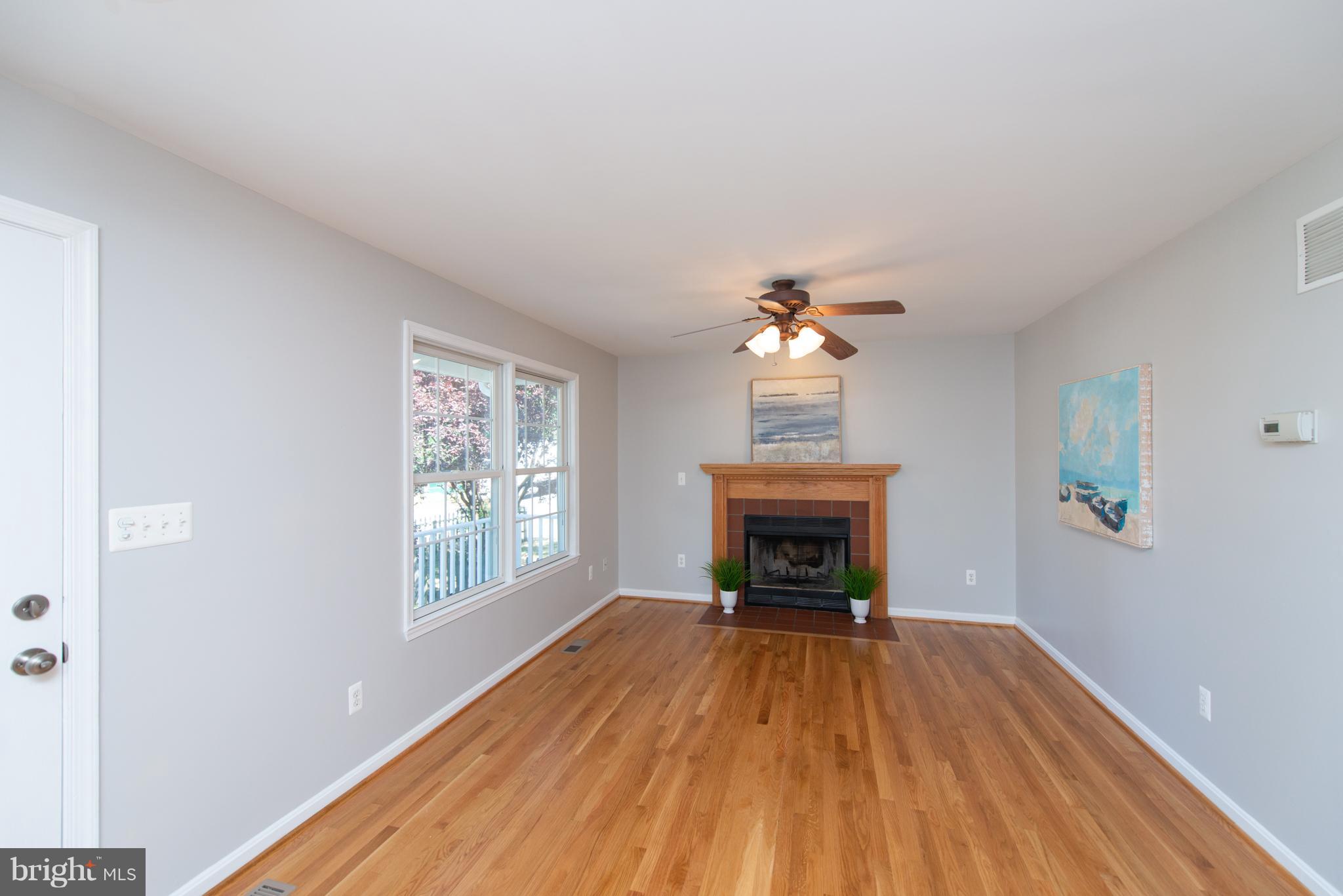 WOODLAND BEACH - Residential