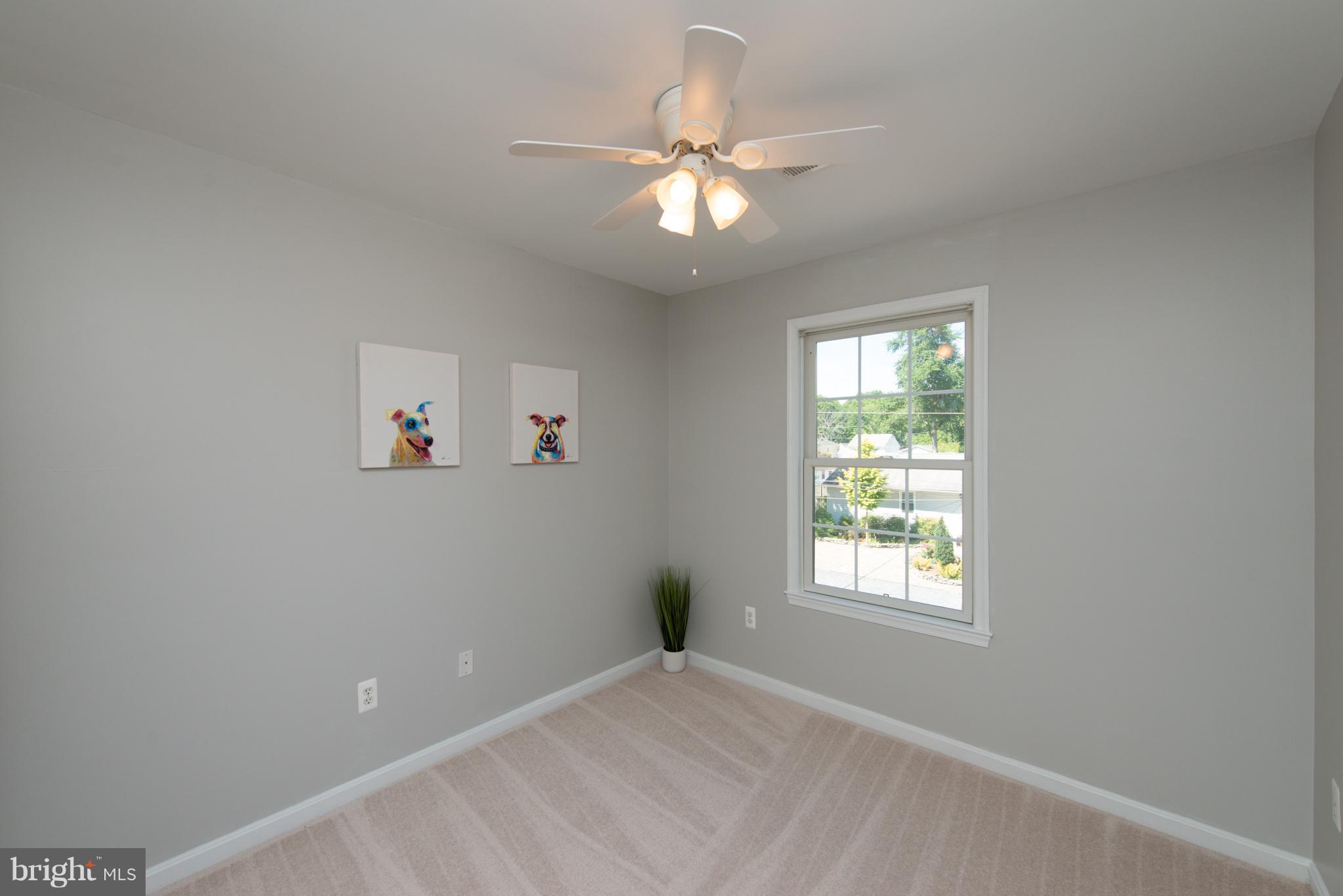 WOODLAND BEACH - Residential