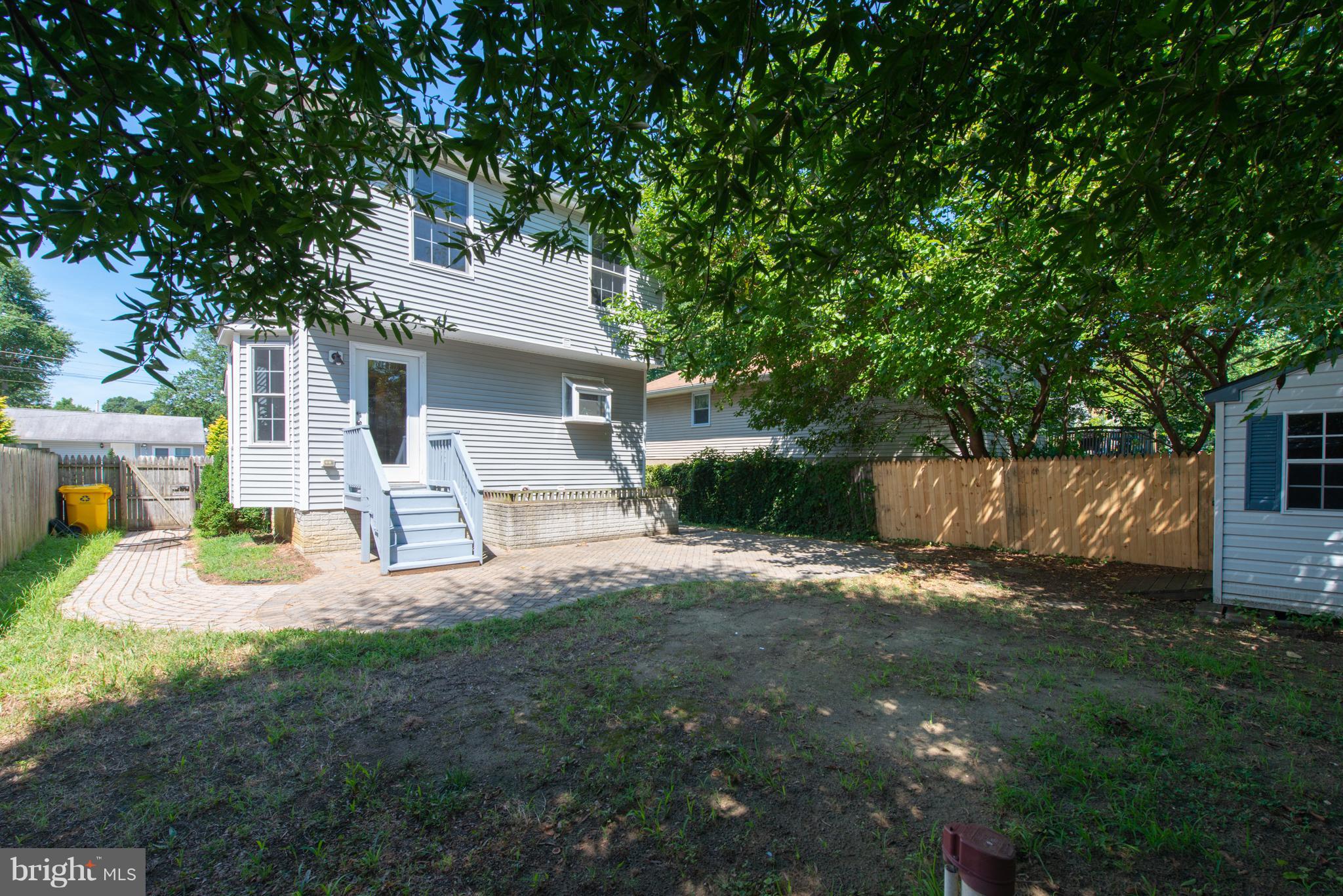 WOODLAND BEACH - Residential