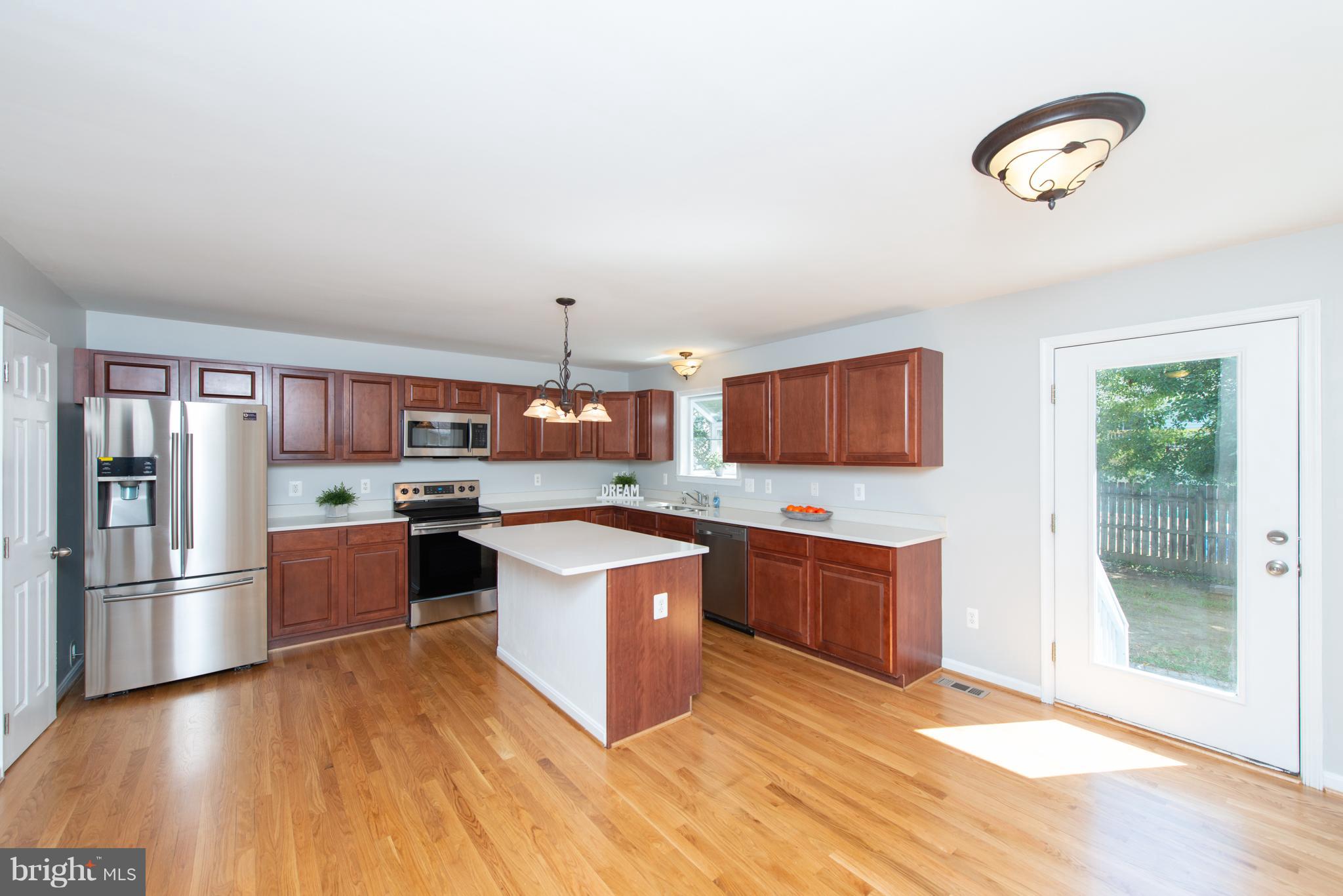 WOODLAND BEACH - Residential