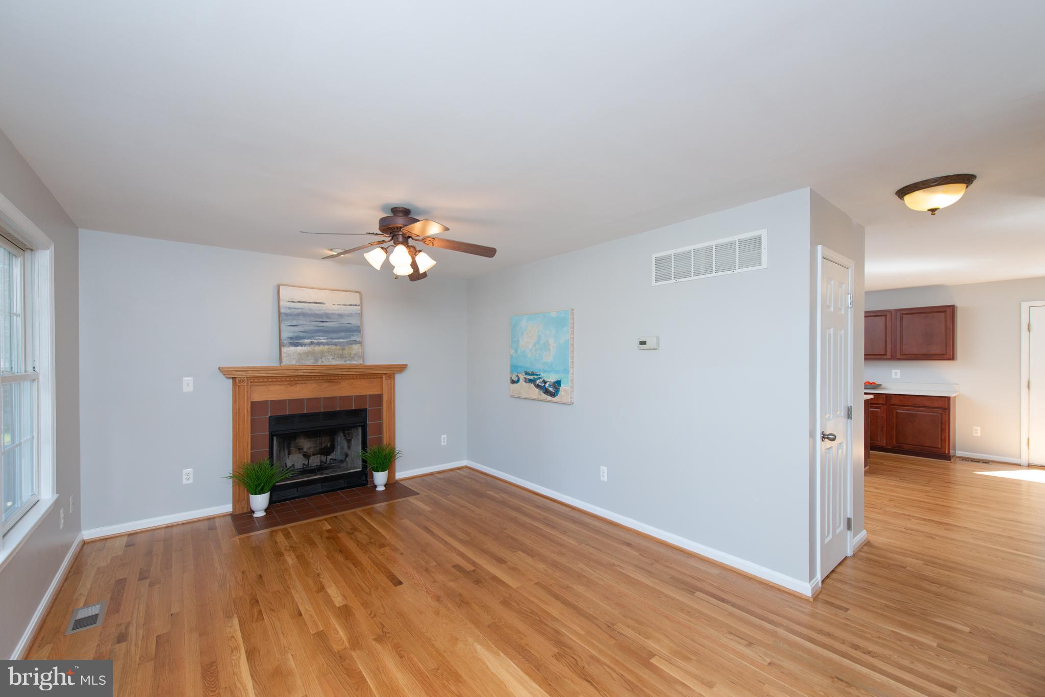 WOODLAND BEACH - Residential