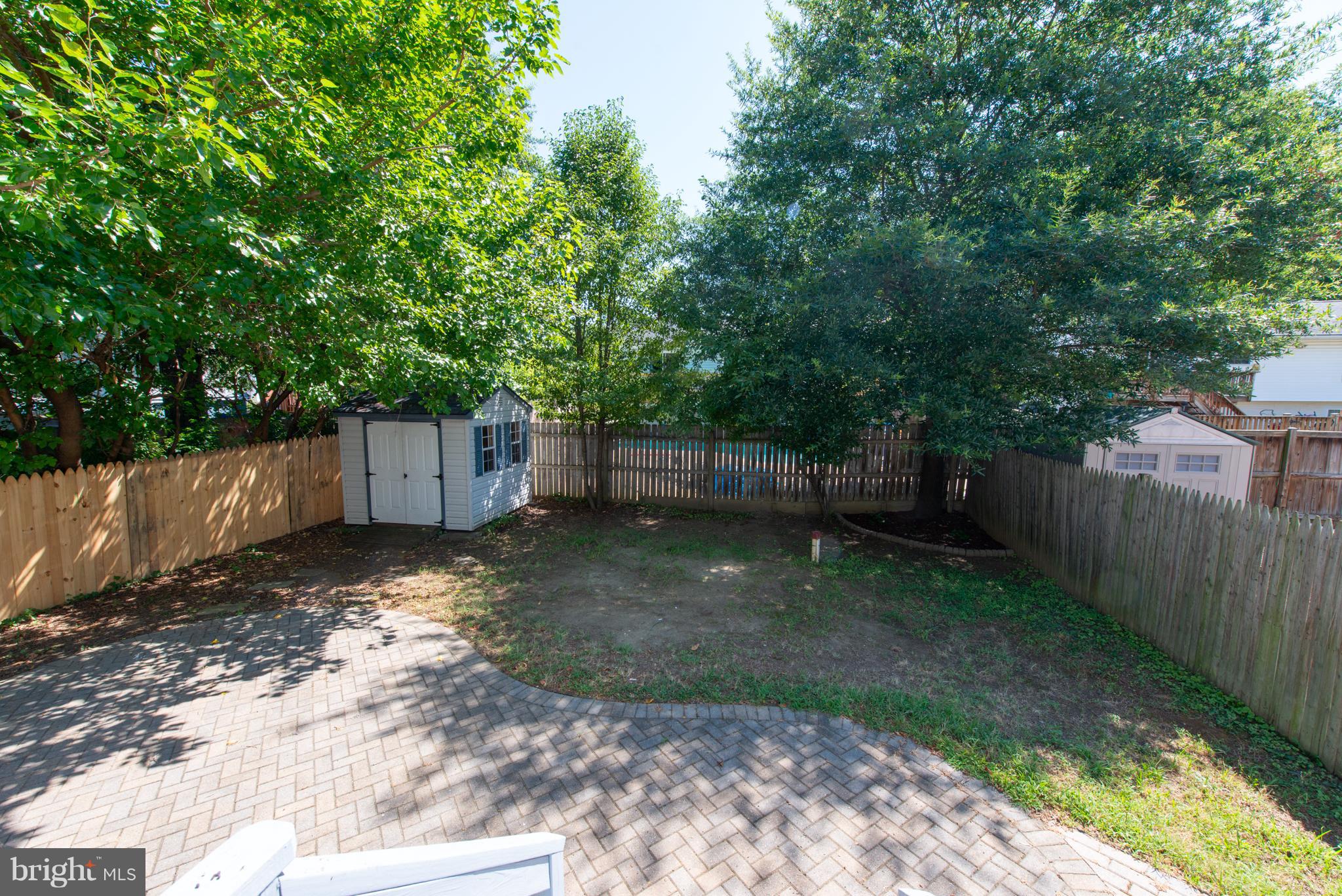 WOODLAND BEACH - Residential