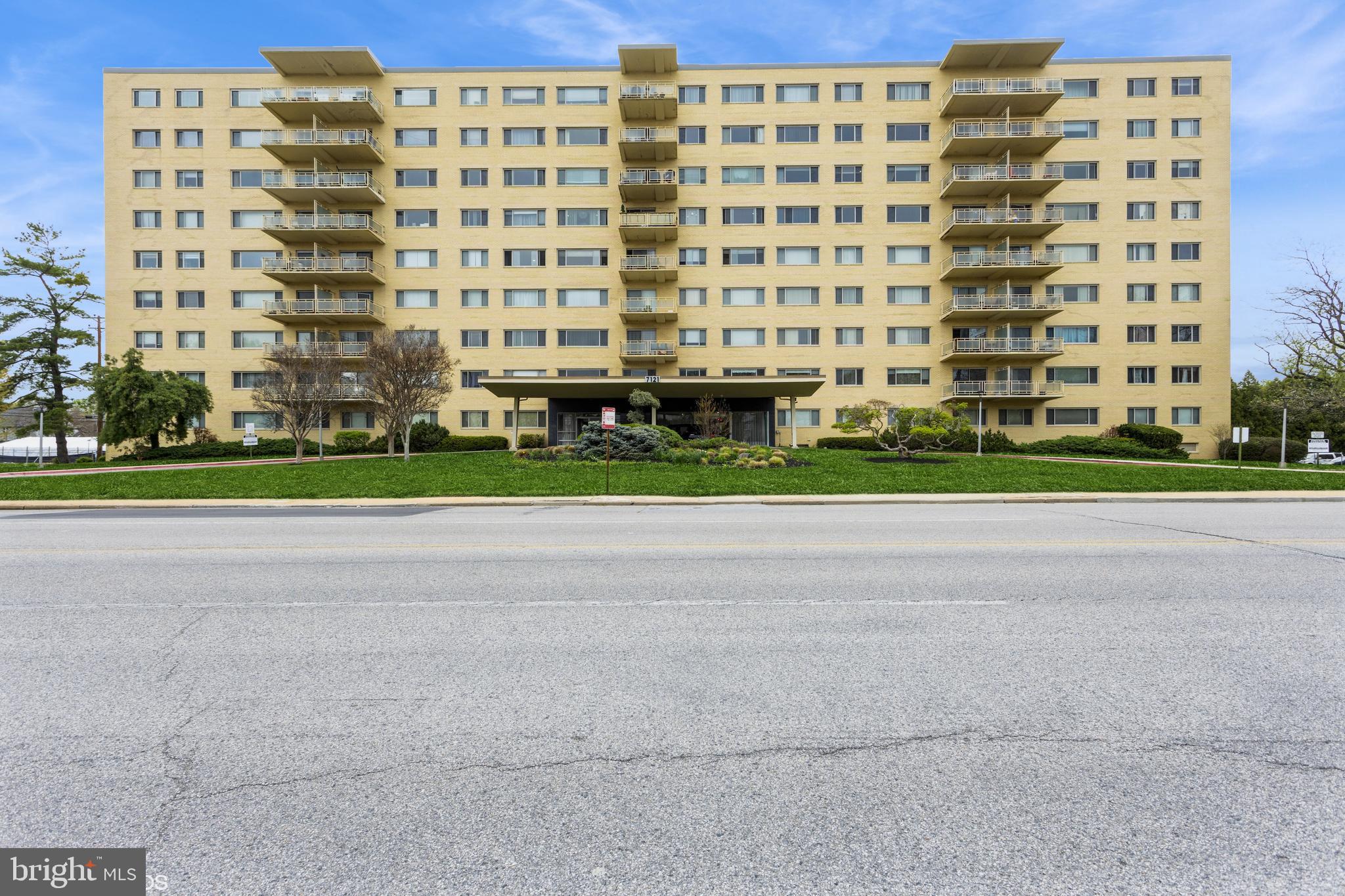 MOVE RIGHT INTO THIS 2BR/2BA PENTHOUSE UNIT IN A LUXURY FULL SERVICE BUILDING. BRIGHT & SPACIOUS LIVING ROOM & DINING ROOM WITH LAMINATED FLOORS. MODERN KITCHEN WITH STAINLESS APPLIANCES & QUARTZ COUNTERTOPS. GENEROUS-SIZED SECONDARY BEDROOM WITH BUILT-INS. LARGE PRIMARY BEDROOM WITH TONS OF CLOSET SPACE, DRESSING AREA & EN-SUITE BATH. WASHER & DRYER IN UNIT. RELAX & ENJOY THE BEAUTIFUL VIEWS FROM THE BALCONY. CONDO FEE INCLUDES ALL UTILITIES. THE BUILDING HAS A COMMUNITY ROOM & GUEST SUITE AVAILABLE TO OWNER FOR A FEE. GREAT CONVENIENT LOCATION.