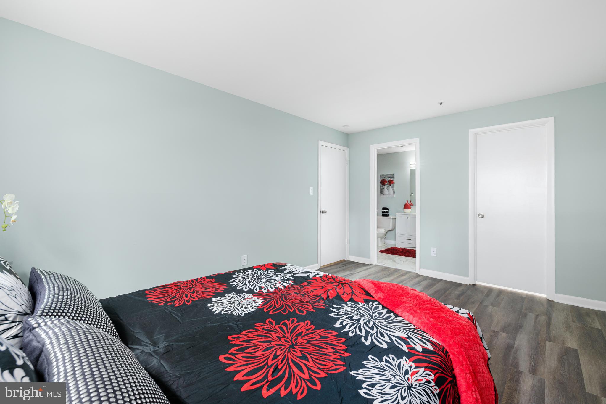 DEVON HILLS - Residential