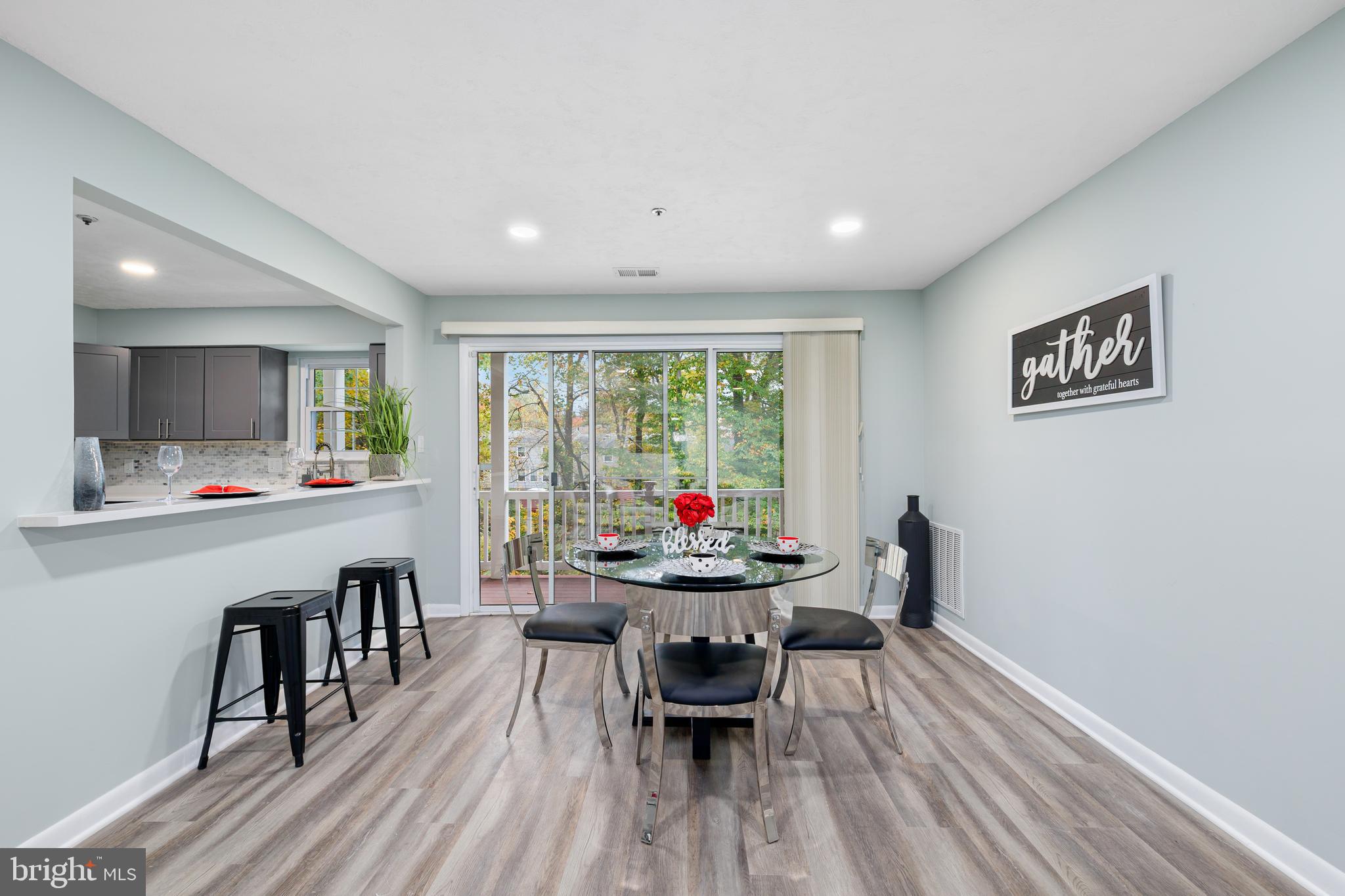 DEVON HILLS - Residential