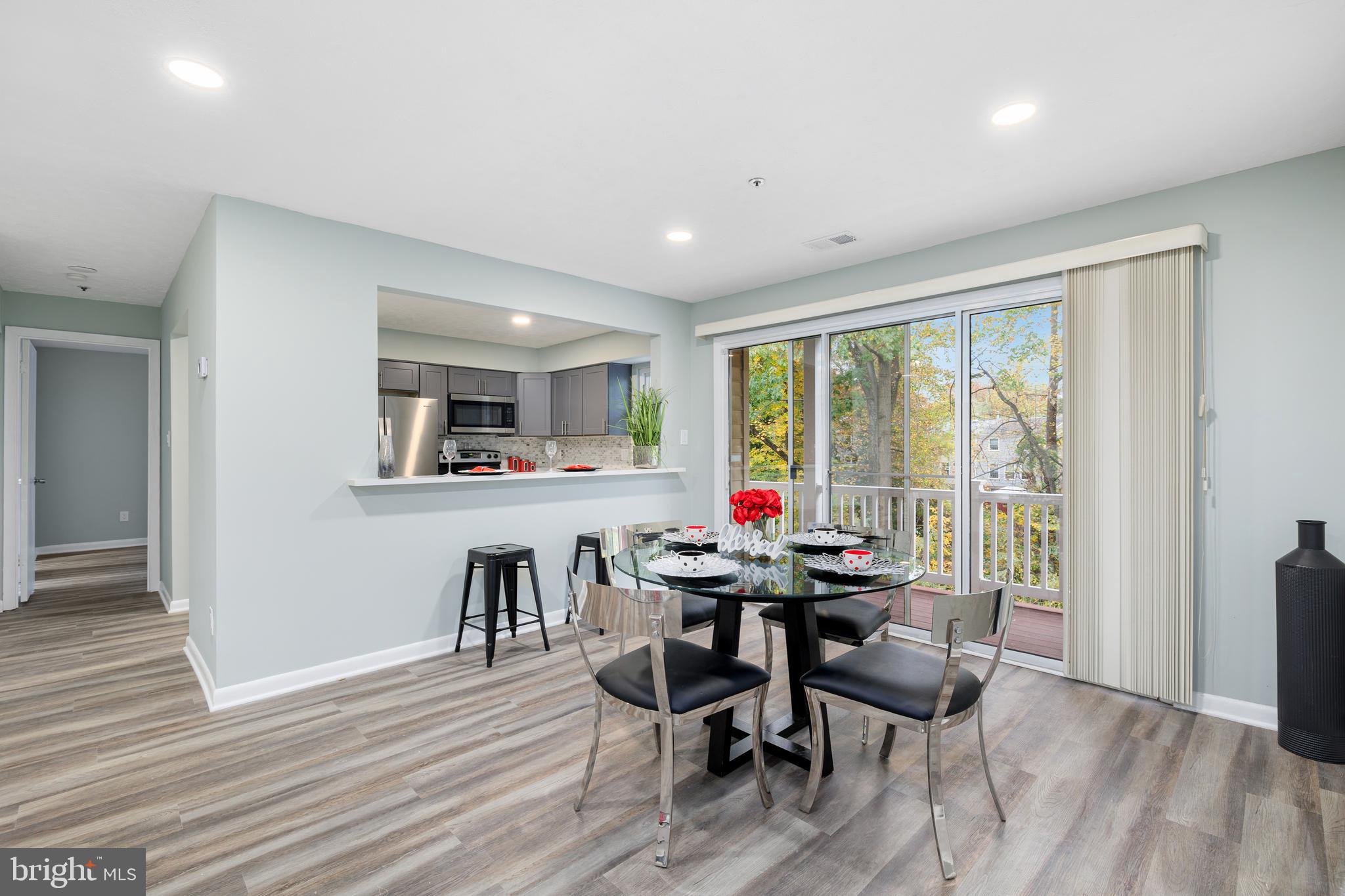 DEVON HILLS - Residential