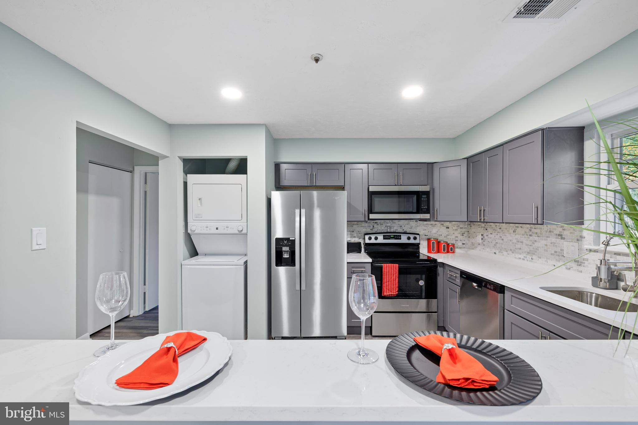 DEVON HILLS - Residential