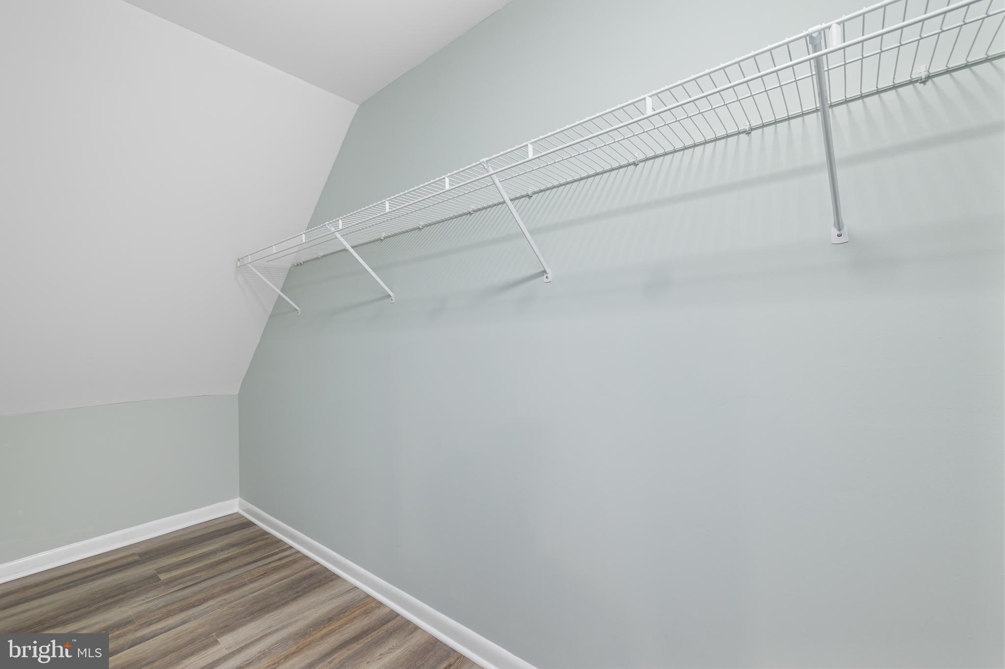 DEVON HILLS - Residential