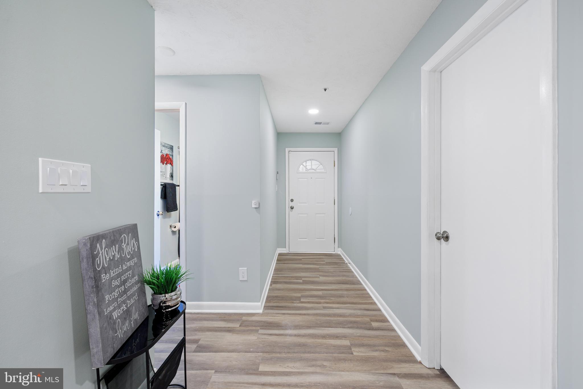 DEVON HILLS - Residential