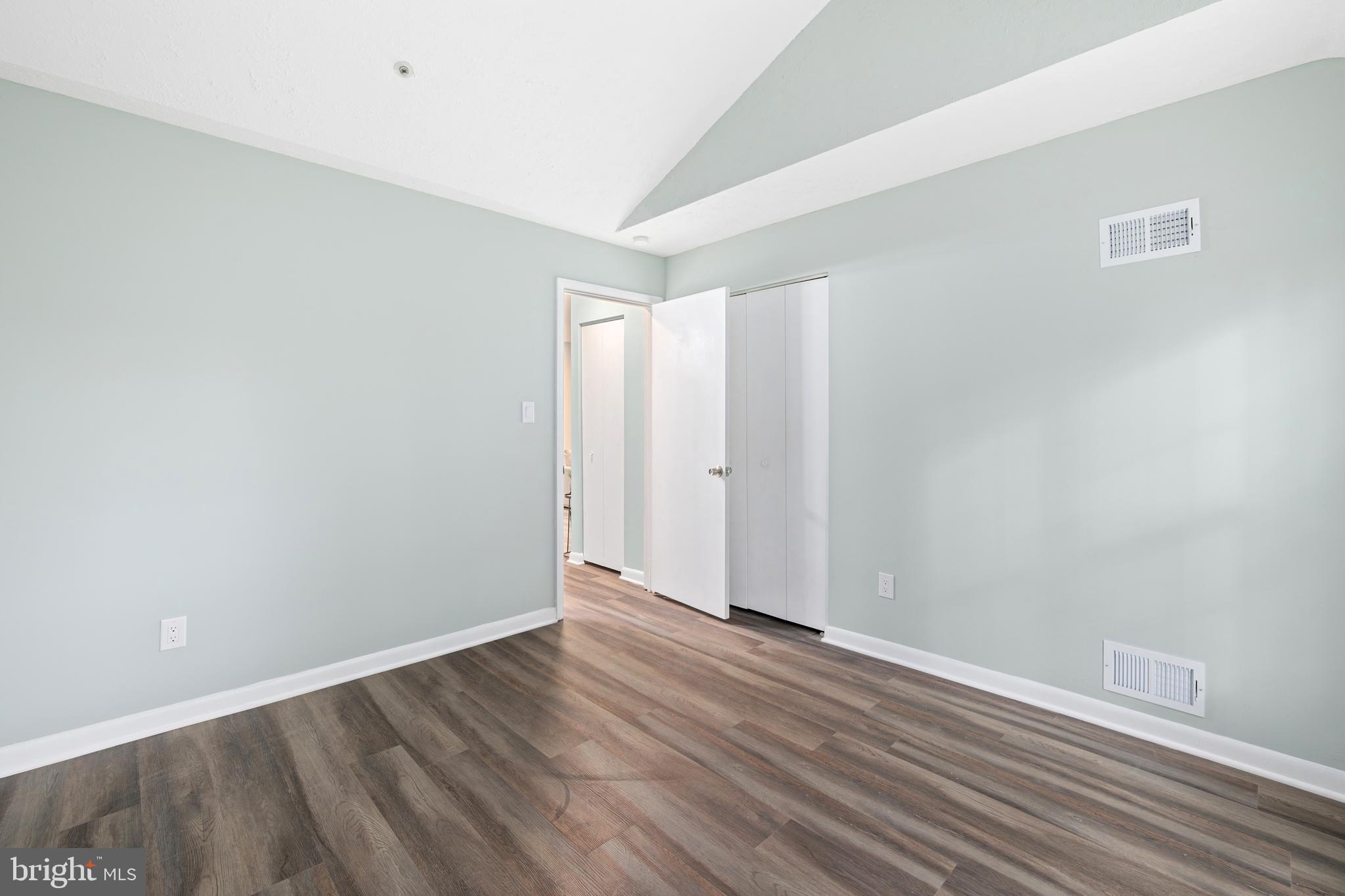 DEVON HILLS - Residential