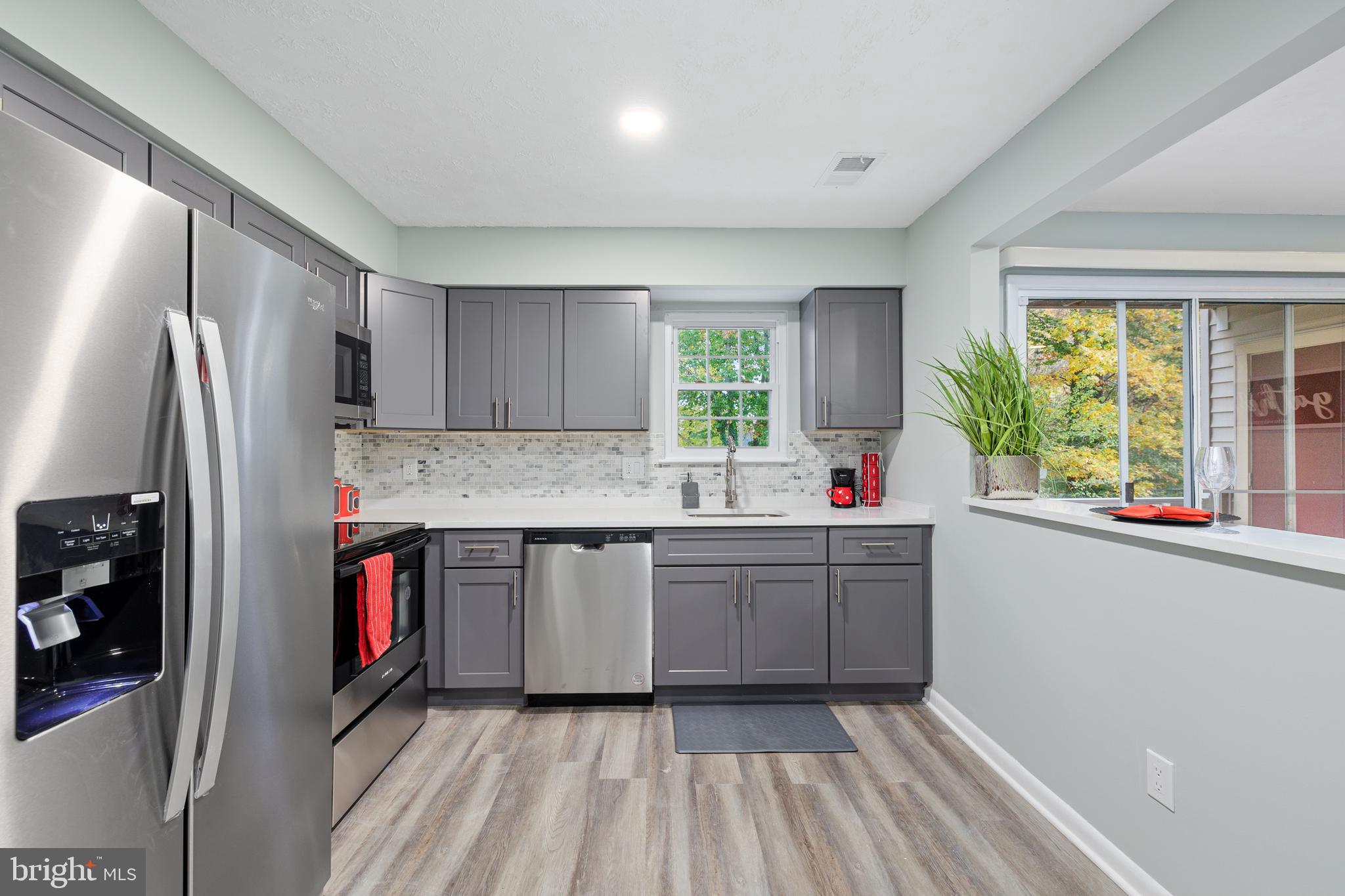 DEVON HILLS - Residential