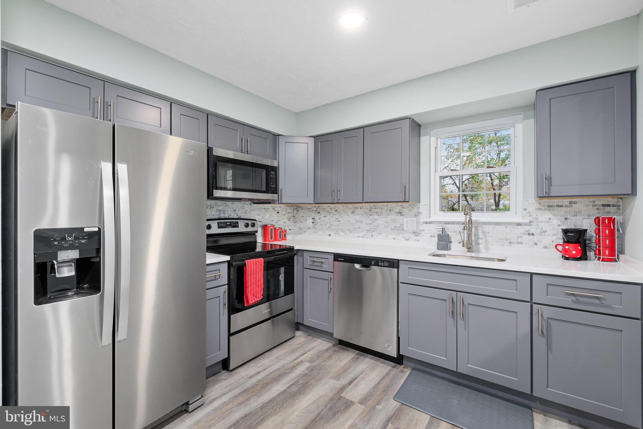 DEVON HILLS - Residential