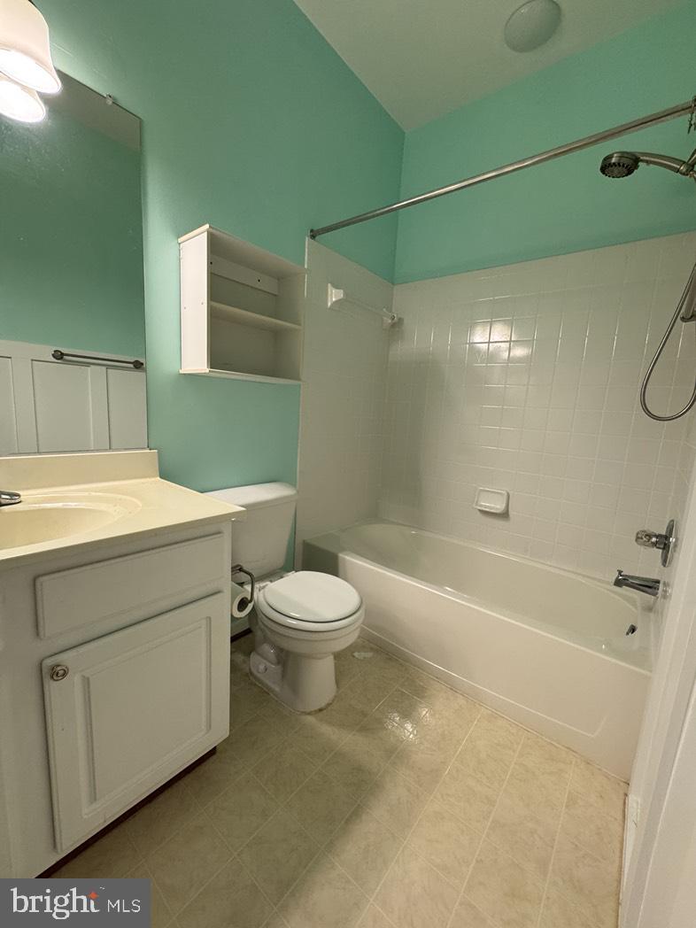 BARR HILL AT INVERNESS - Residential Lease