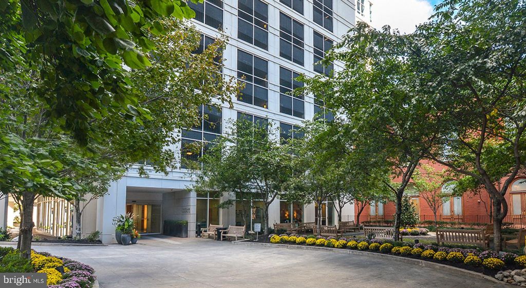 Photo of 204 W Washington Square #2503, PHILADELPHIA, PA 19106 (MLS # PAPH2567408)