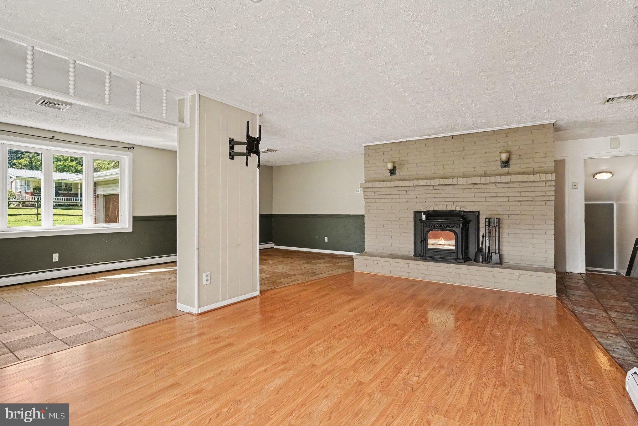 1604 BULLS LANE