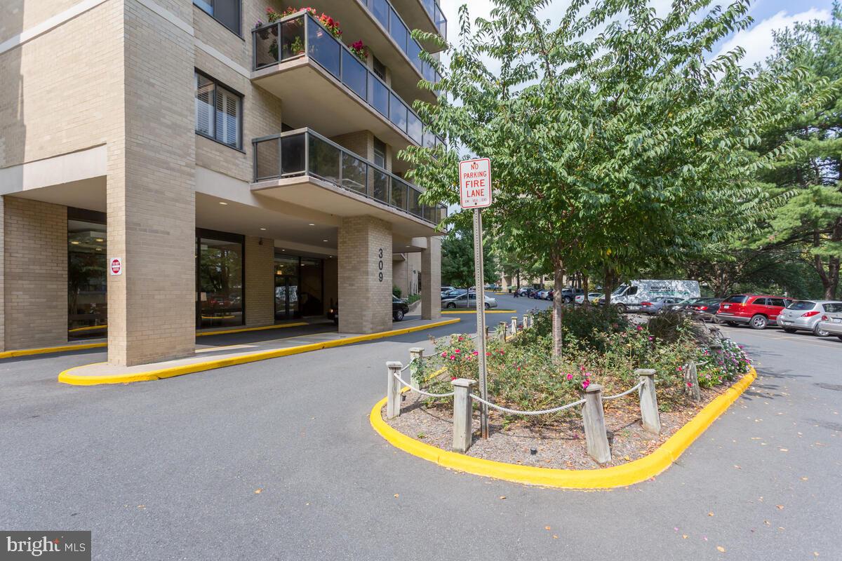 WATERGATE AT LANDMARK - Residential