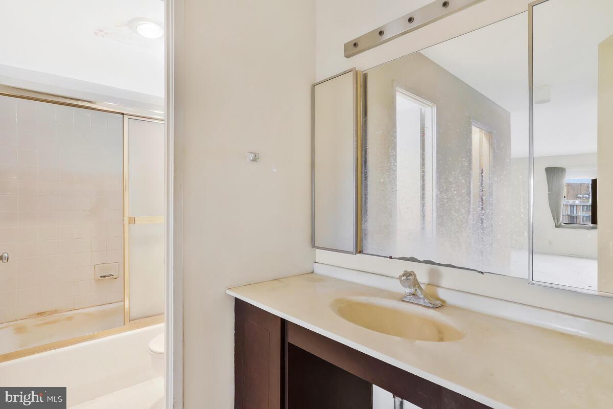 WATERGATE AT LANDMARK - Residential