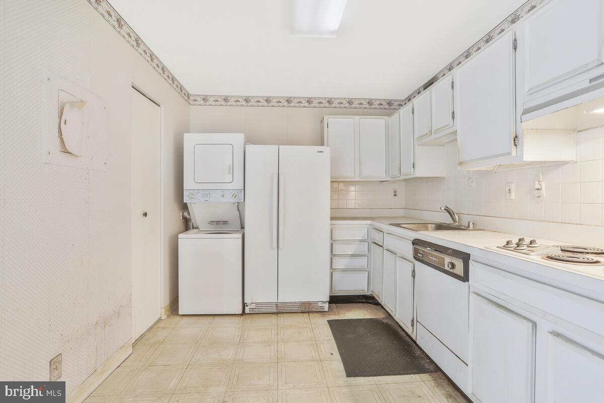 WATERGATE AT LANDMARK - Residential