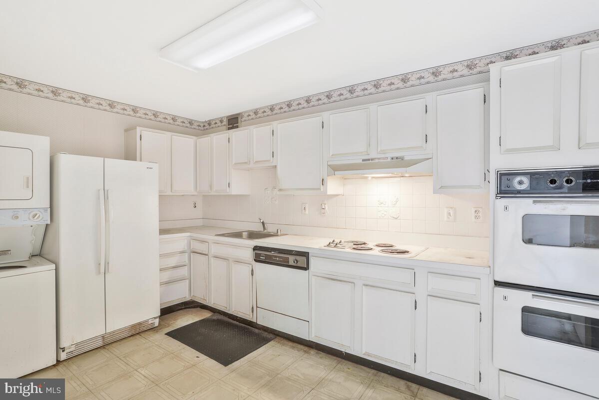 WATERGATE AT LANDMARK - Residential