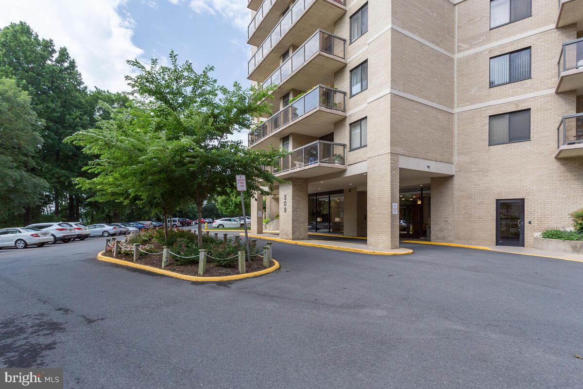 WATERGATE AT LANDMARK - Residential