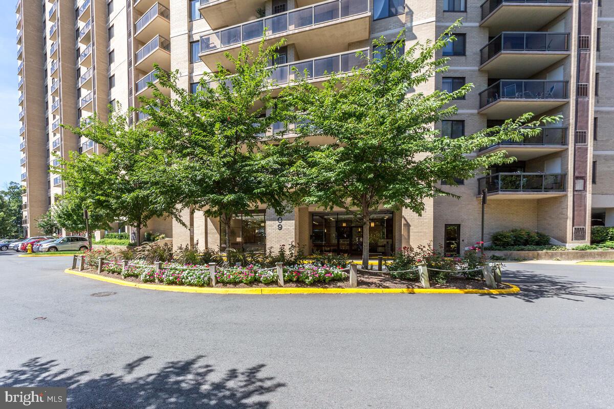 WATERGATE AT LANDMARK - Residential