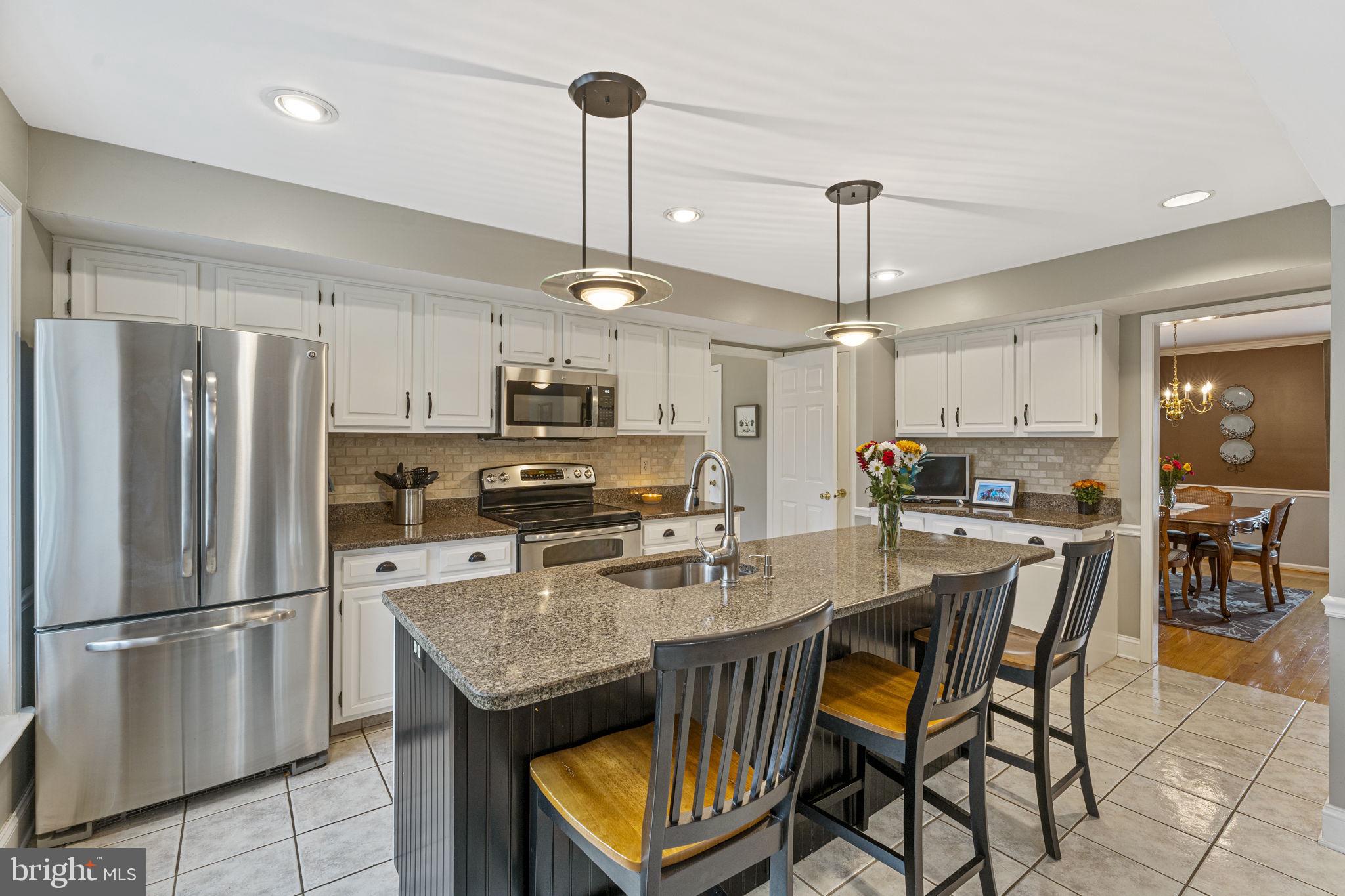 OLD MILL ESTS - Residential
