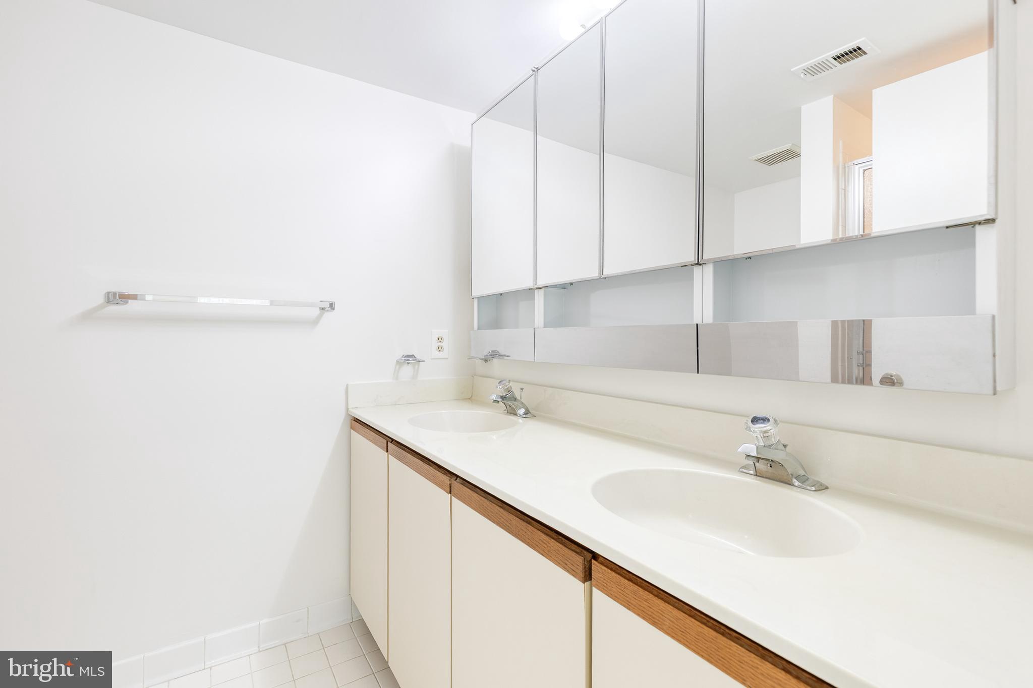 SHEPHERDS KNOLL GARDEN - Residential