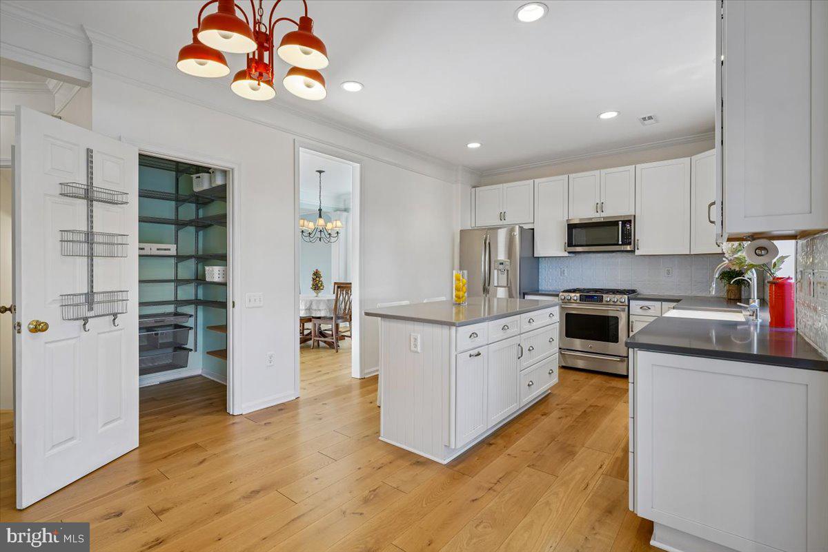 21409 EMERALD DRIVE