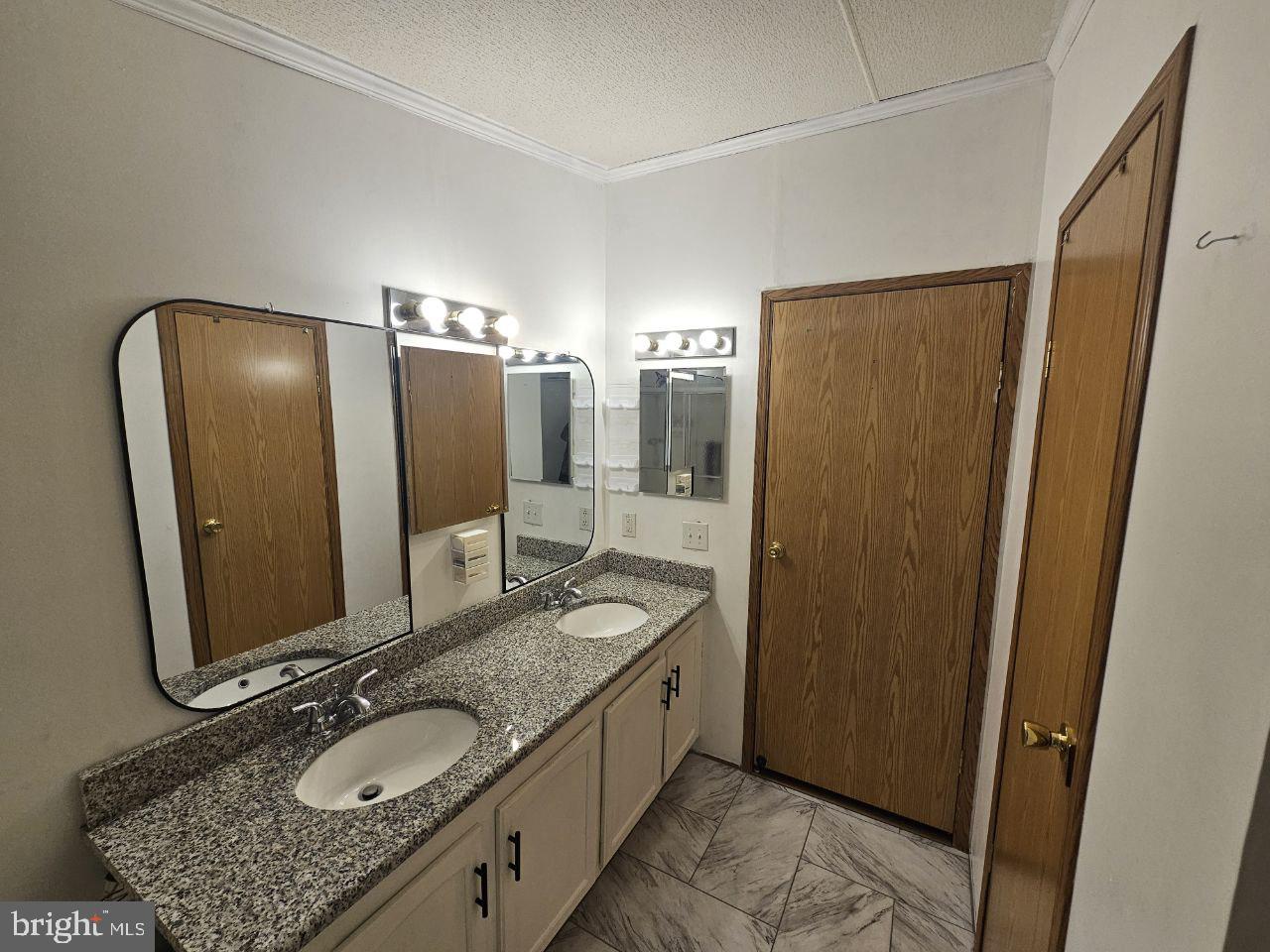 2304 BROWNSVILLE ROAD L22