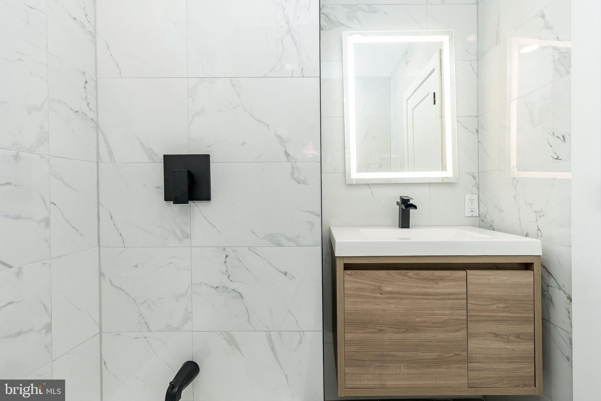 DICKINSON NARROWS - Residential