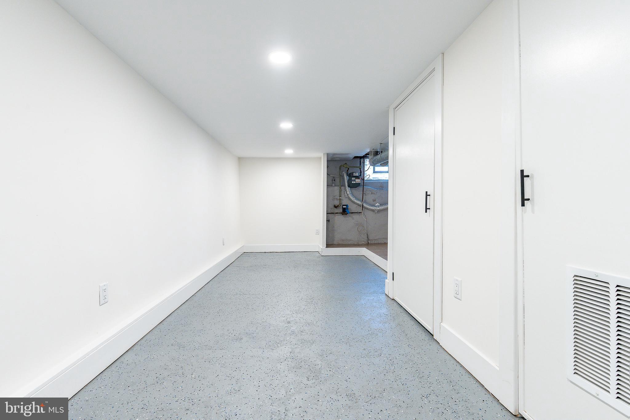 DICKINSON NARROWS - Residential