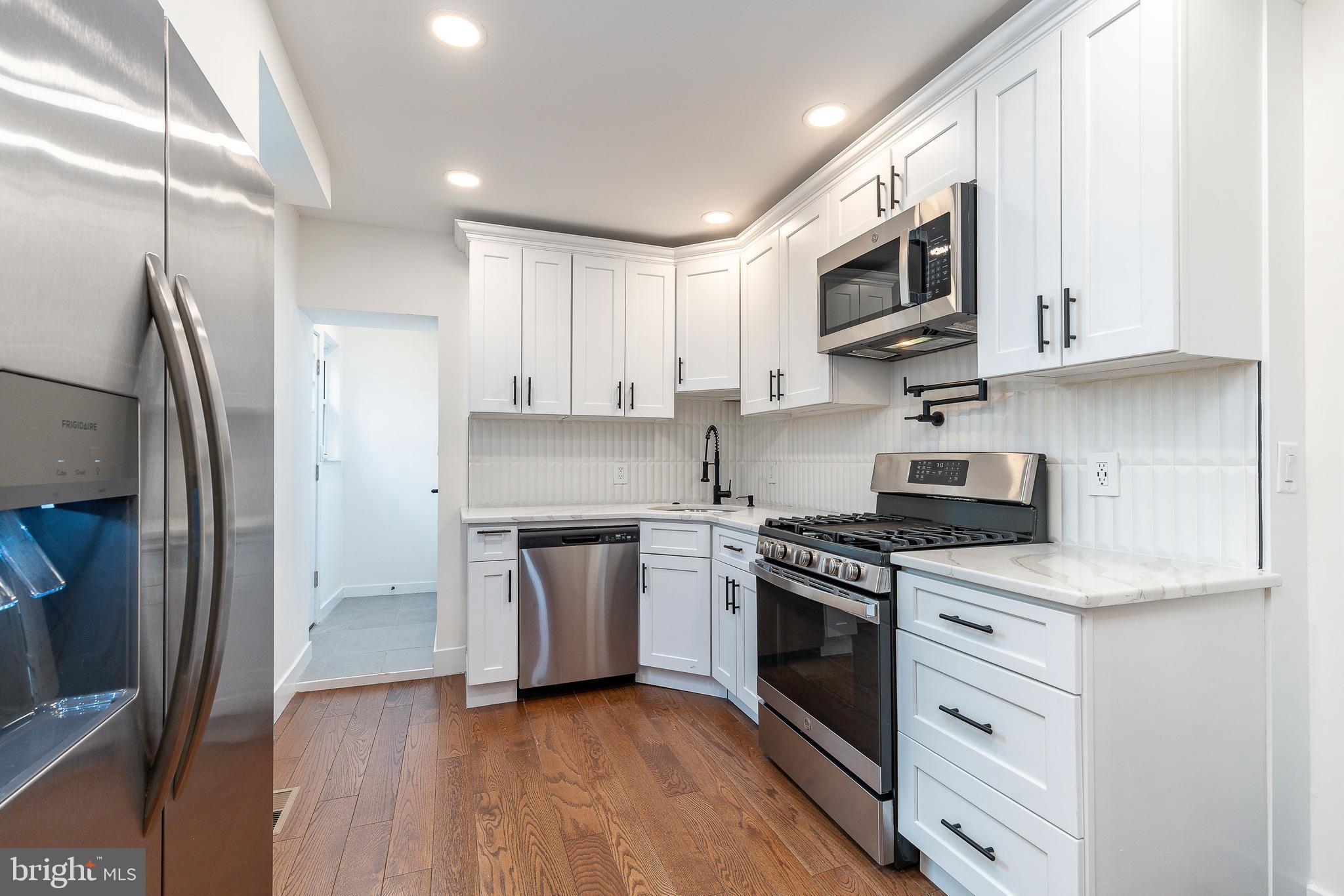 DICKINSON NARROWS - Residential