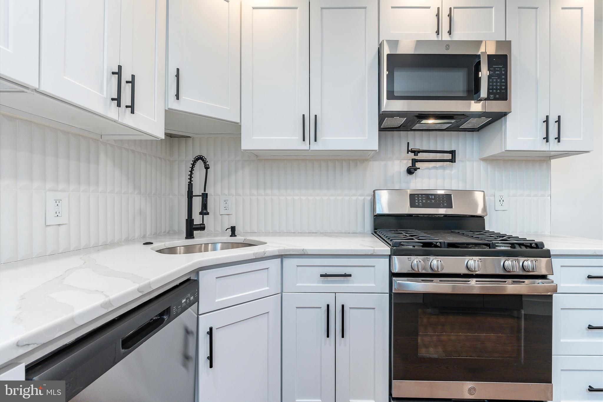 DICKINSON NARROWS - Residential