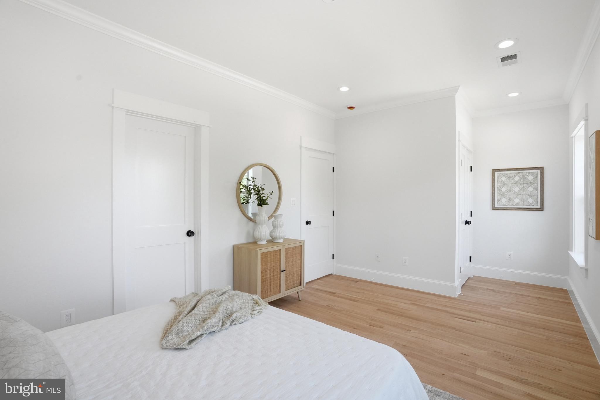 SOUTHGATE - Residential