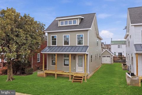 Photo of 1306 S Poe Street, ARLINGTON, VA 22204 (MLS # VAAR2070250)