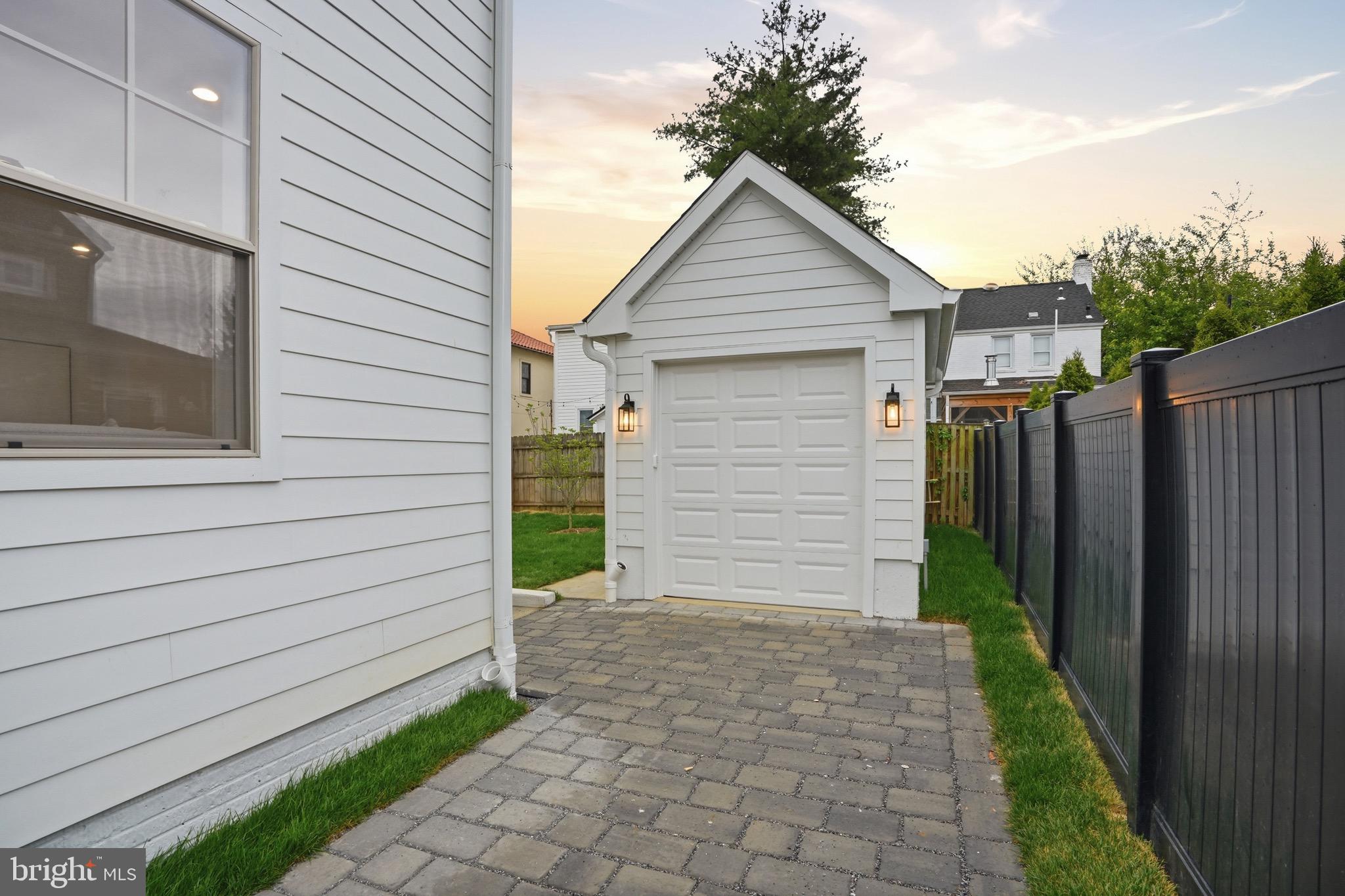 SOUTHGATE - Residential