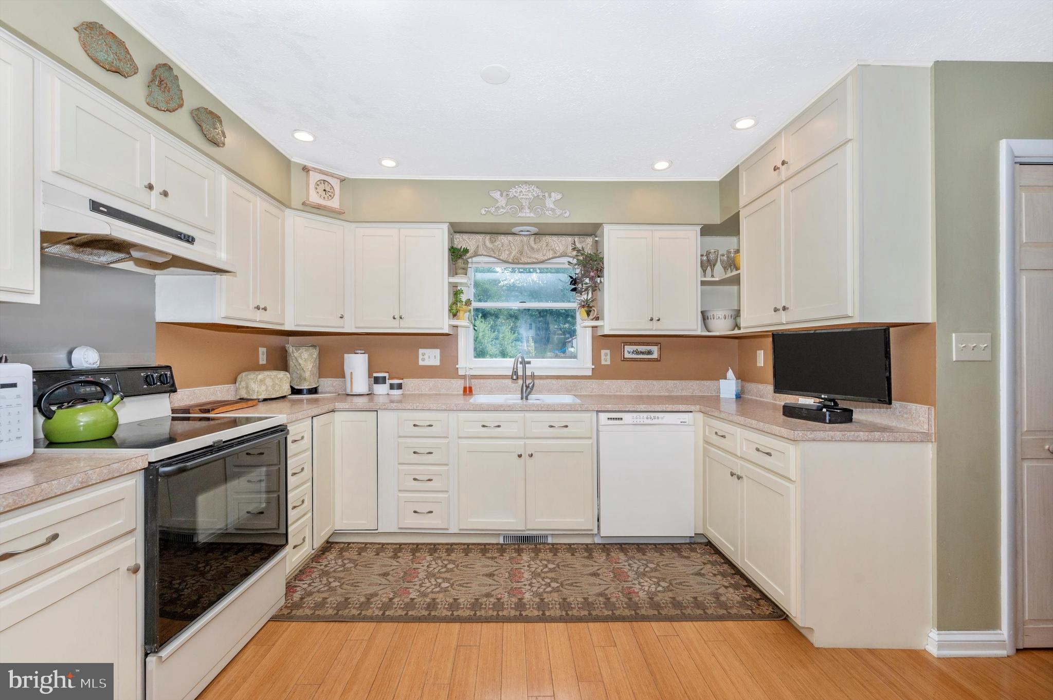 BRUNSWICK - Residential