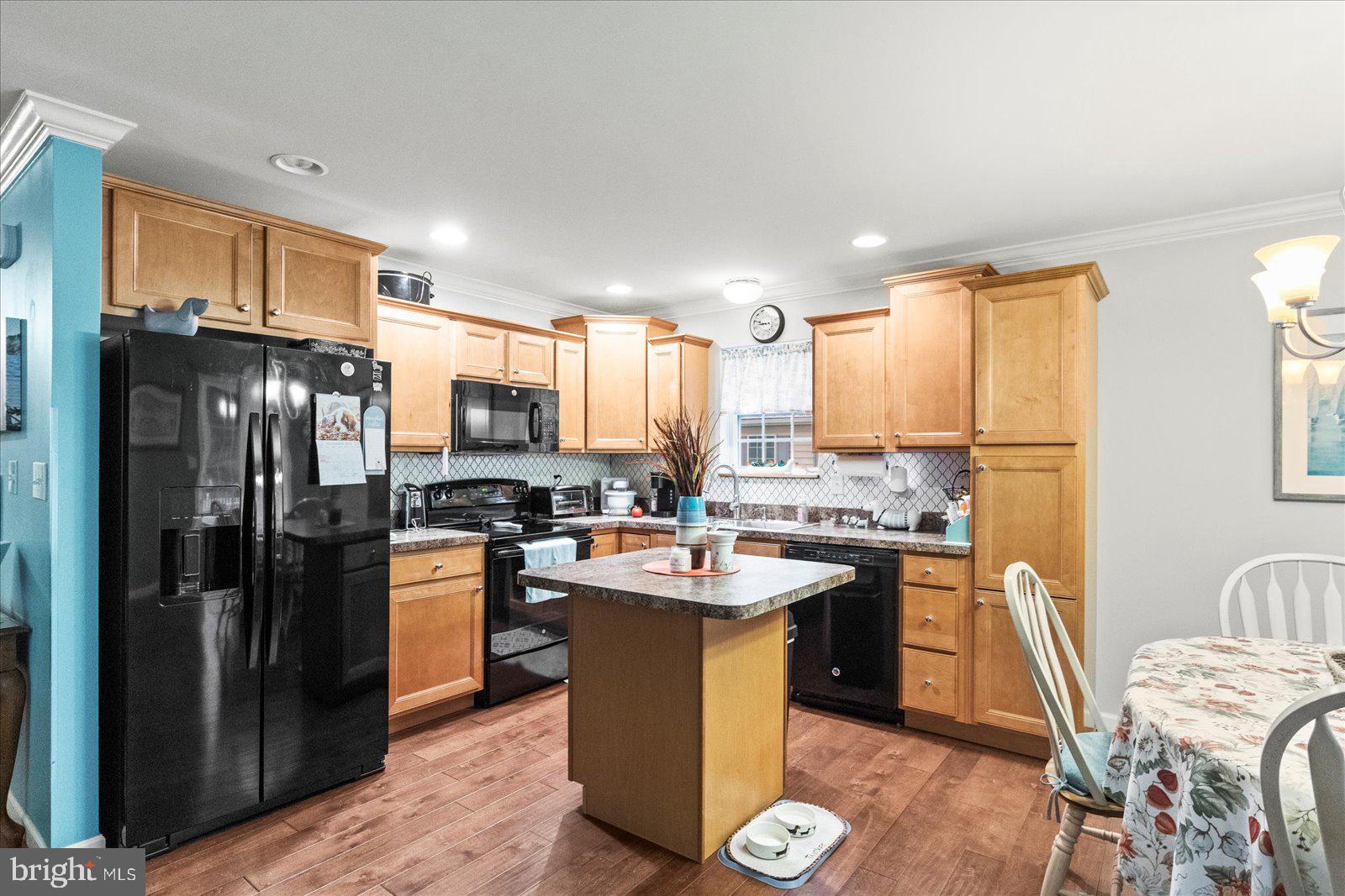 LOGANS RESERVE - Residential