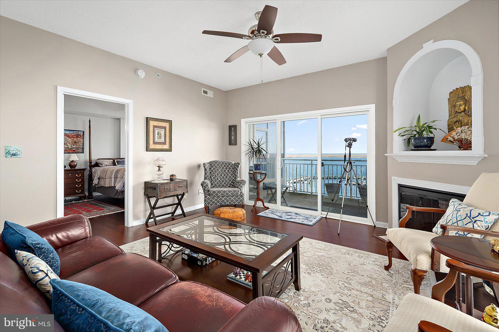 HARBOUR LIGHT CONDOS - Residential