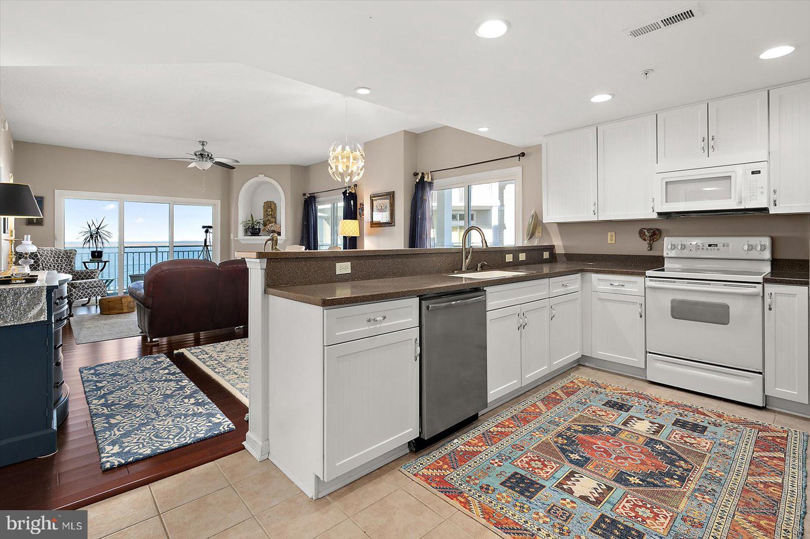 HARBOUR LIGHT CONDOS - Residential