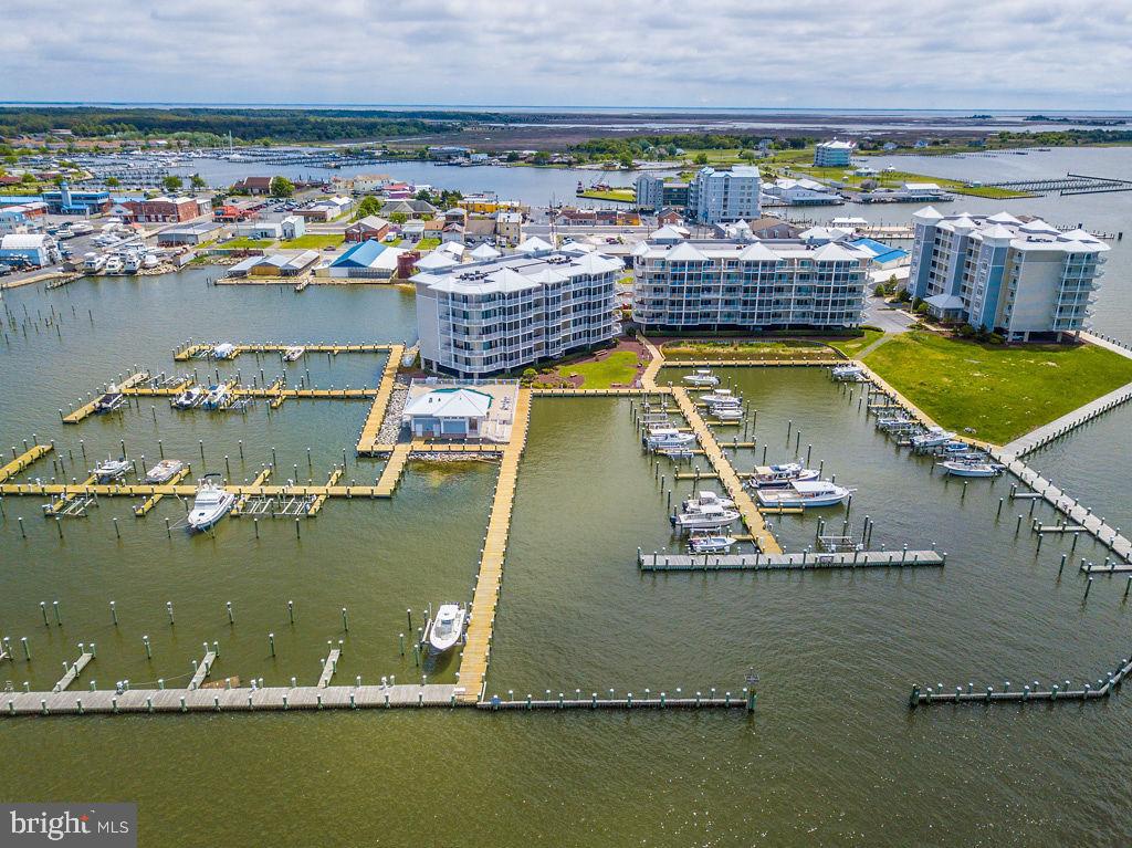 HARBOUR LIGHT CONDOS - Residential