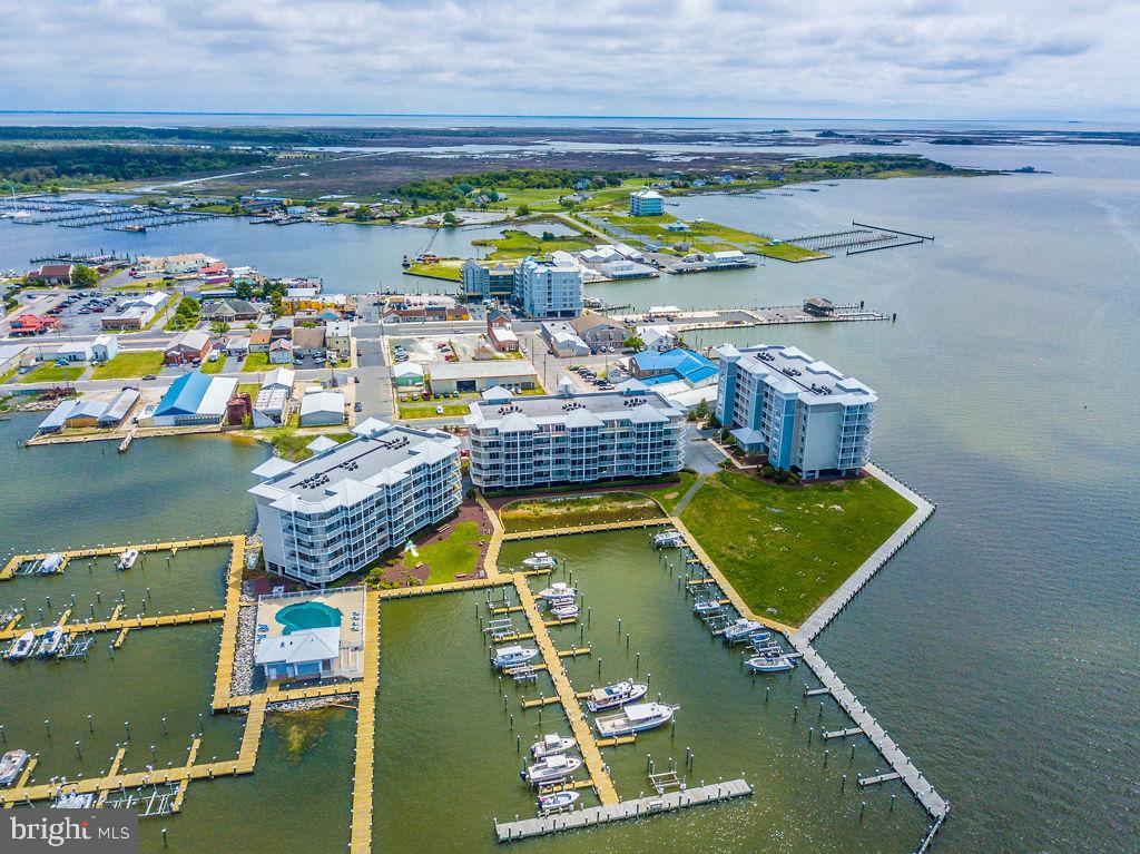 HARBOUR LIGHT CONDOS - Residential