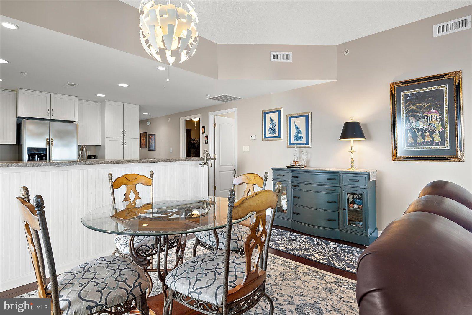 HARBOUR LIGHT CONDOS - Residential