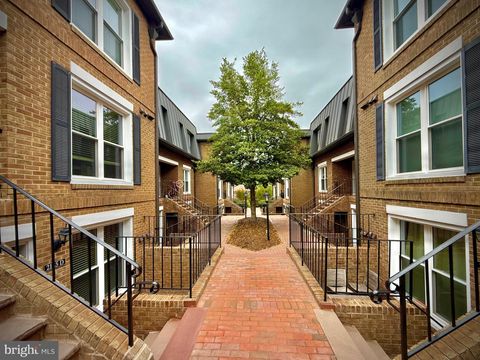 2125 N MONROE STREET 2 ARLINGTON VA 22207