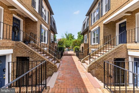 Photo of 2125 N Monroe Street #2, ARLINGTON, VA 22207 (MLS # VAAR2072966)